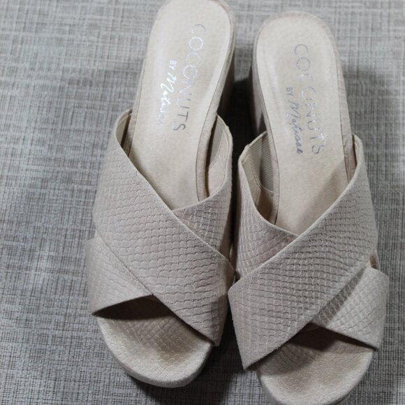 Coconuts by Matisse Size 8 Cream Criss Cross Chunky Heels - Picture 1 of 5